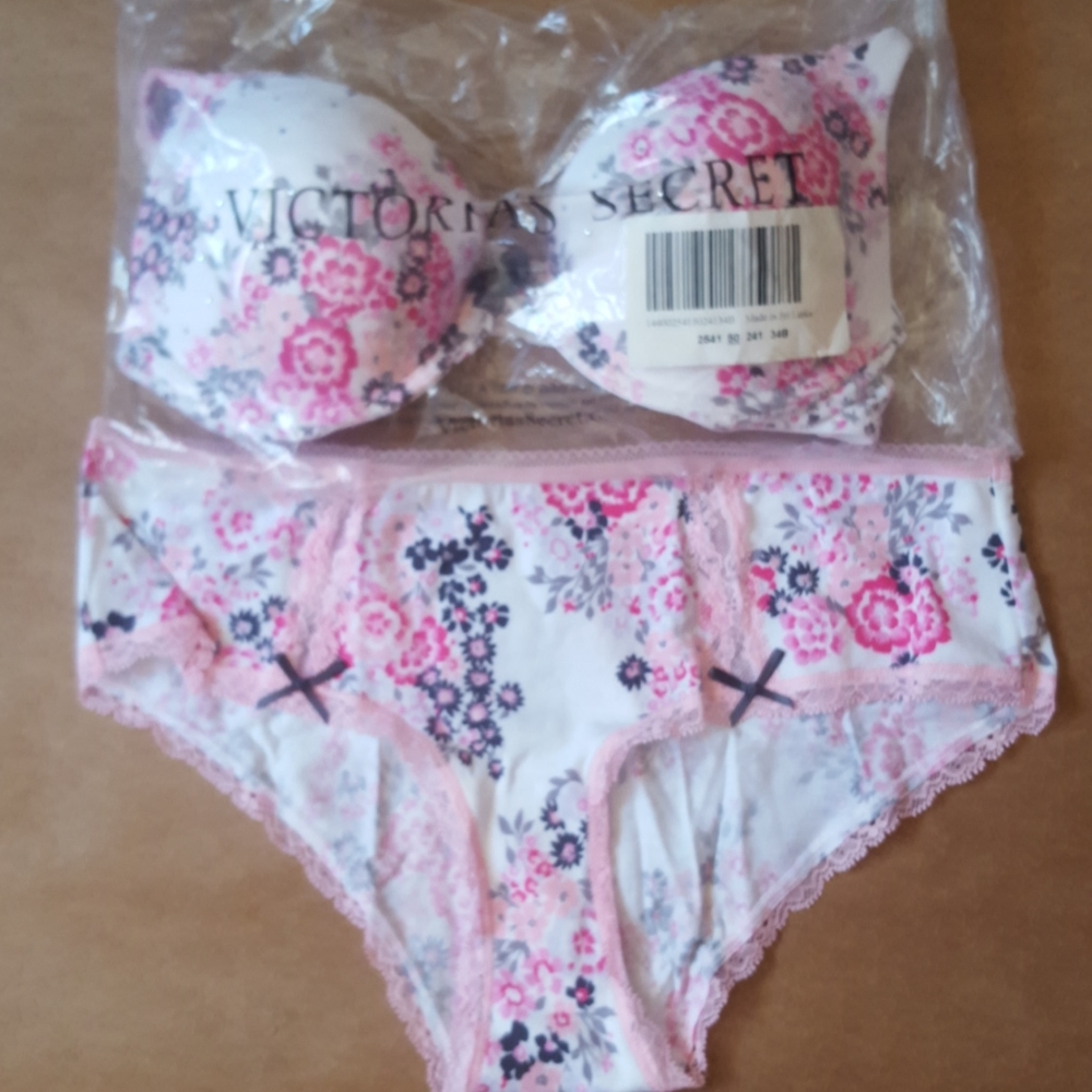 Victoria's secret floral body push up 34B large